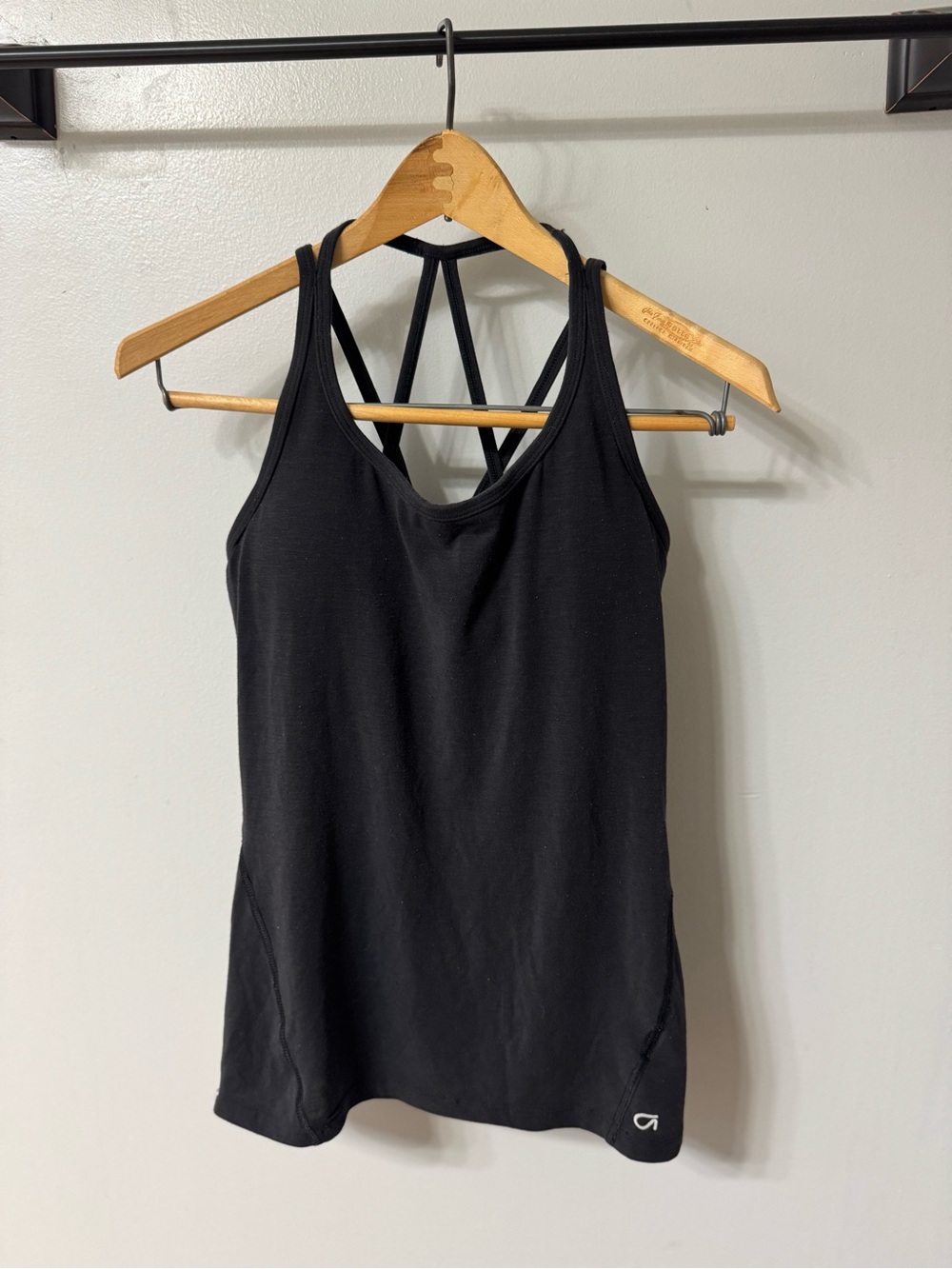 GAP Fit Strappy Athletic Tank Top with Built-in bra